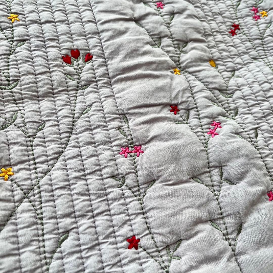 イブルマット◎ライトグレー　お花刺繍入り　キルティング 韓国　165×210
