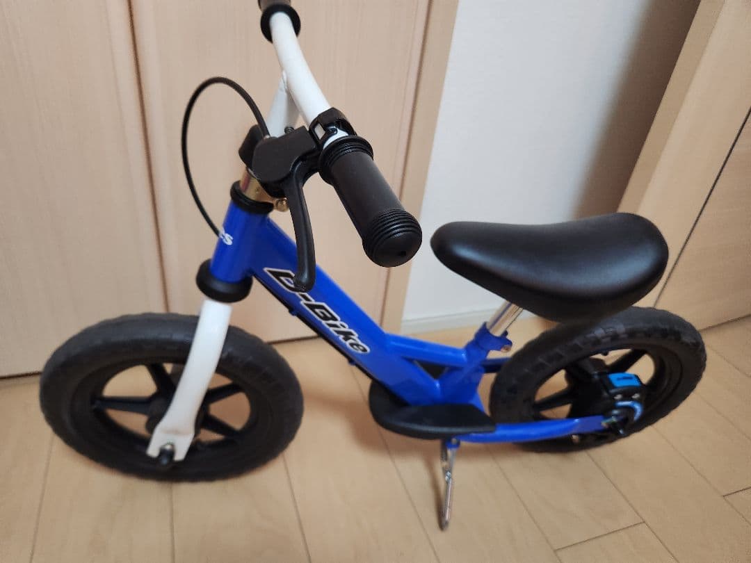 キックバイク、ブレーキ＆スタンド付き