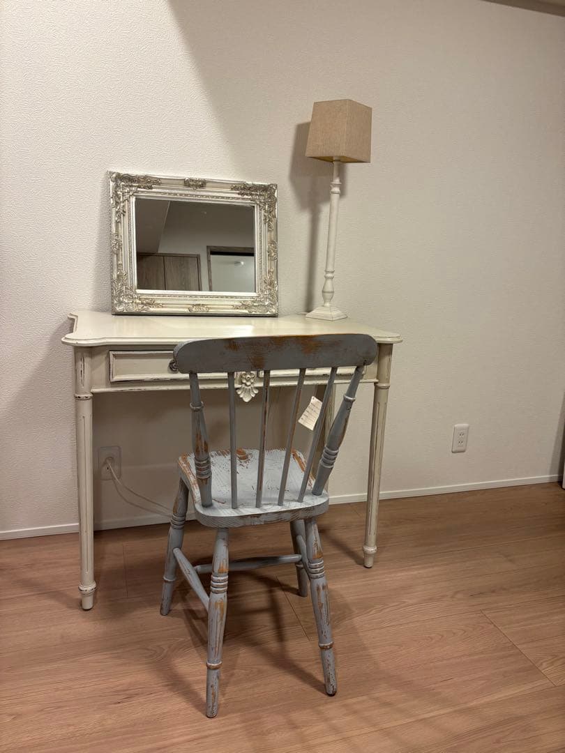 池田市モビリグランデにて購入4点セット(鏡、チェア、コンソール、スタンド照明)