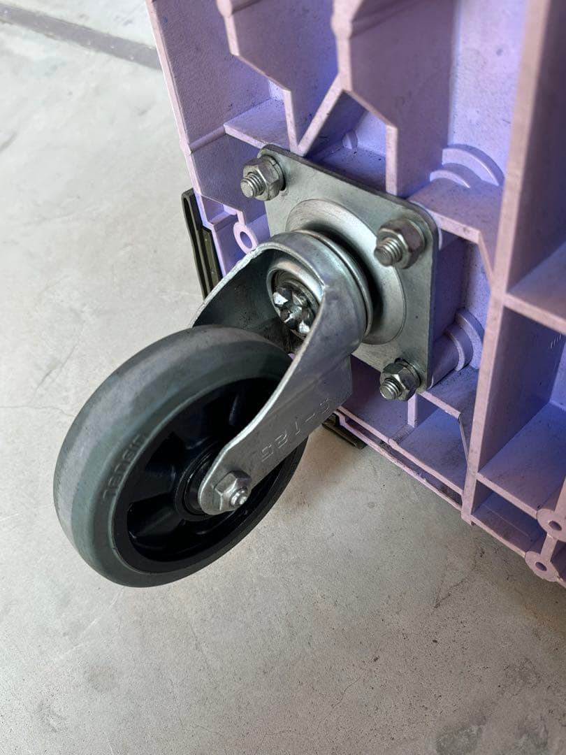台車(フットブレーキ付き)押していて静かです！300kg