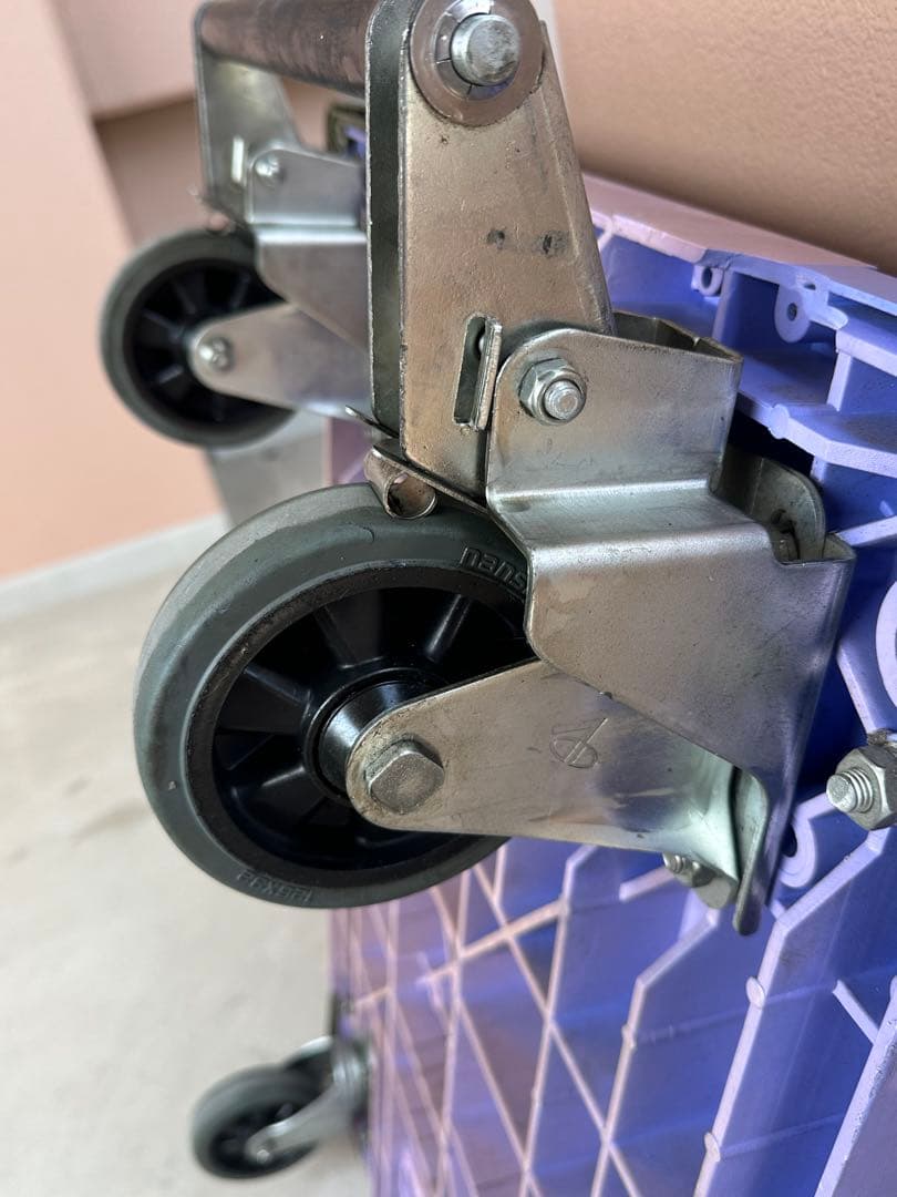 台車(フットブレーキ付き)押していて静かです！300kg