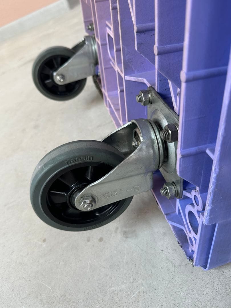 台車(フットブレーキ付き)押していて静かです！300kg