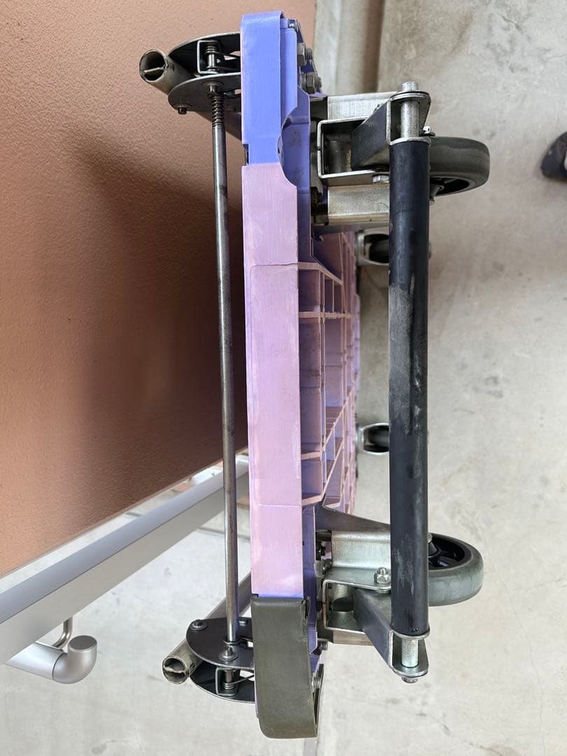 台車(フットブレーキ付き)押していて静かです！300kg