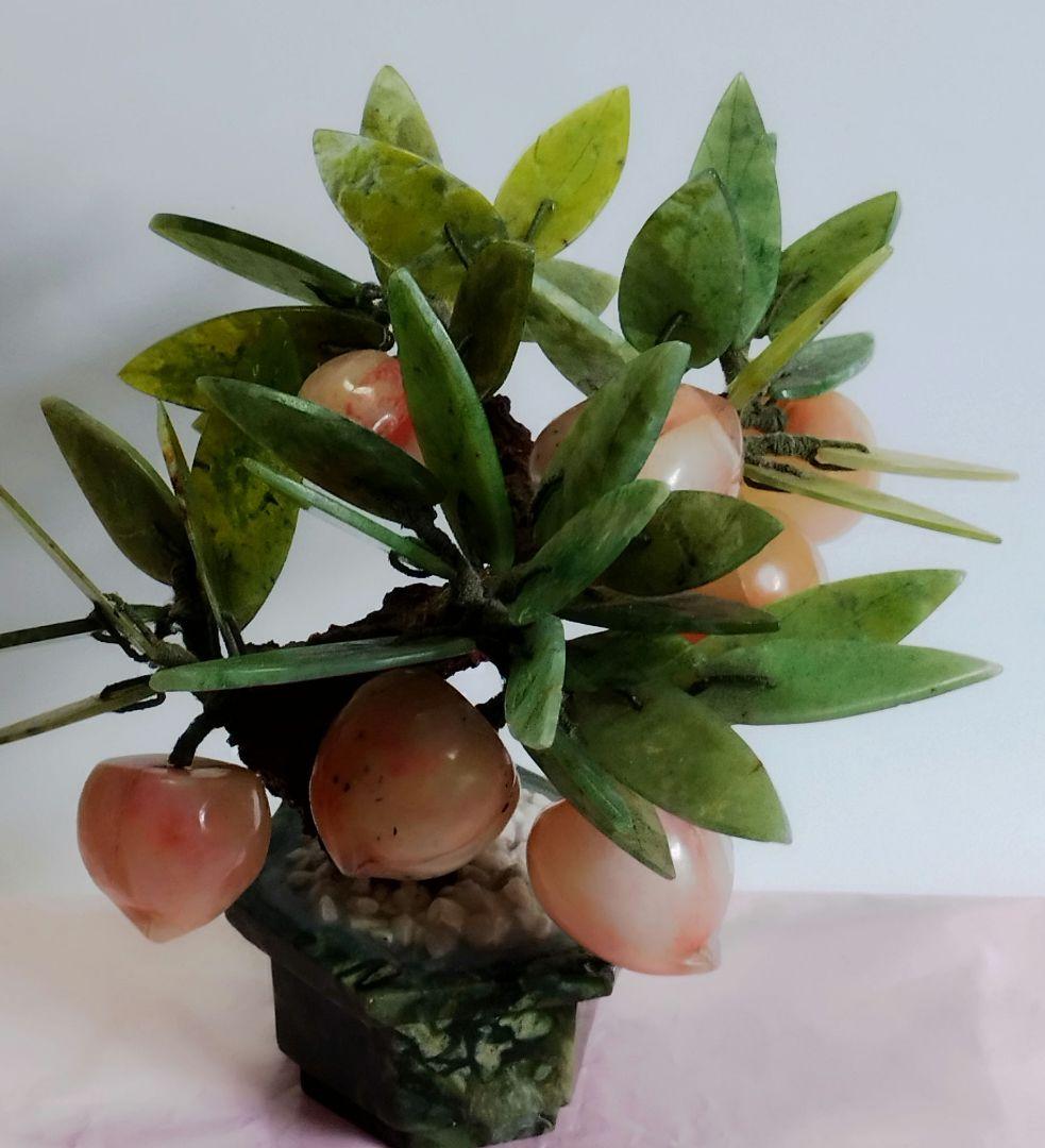 玉石の天然翡翠桃の木、中国 工藝 中国天然石 翡翠　ヒスイ 桃の木　置物　縁起物