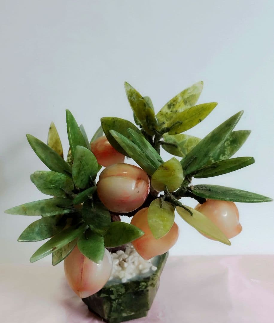 玉石の天然翡翠桃の木、中国 工藝 中国天然石 翡翠　ヒスイ 桃の木　置物　縁起物