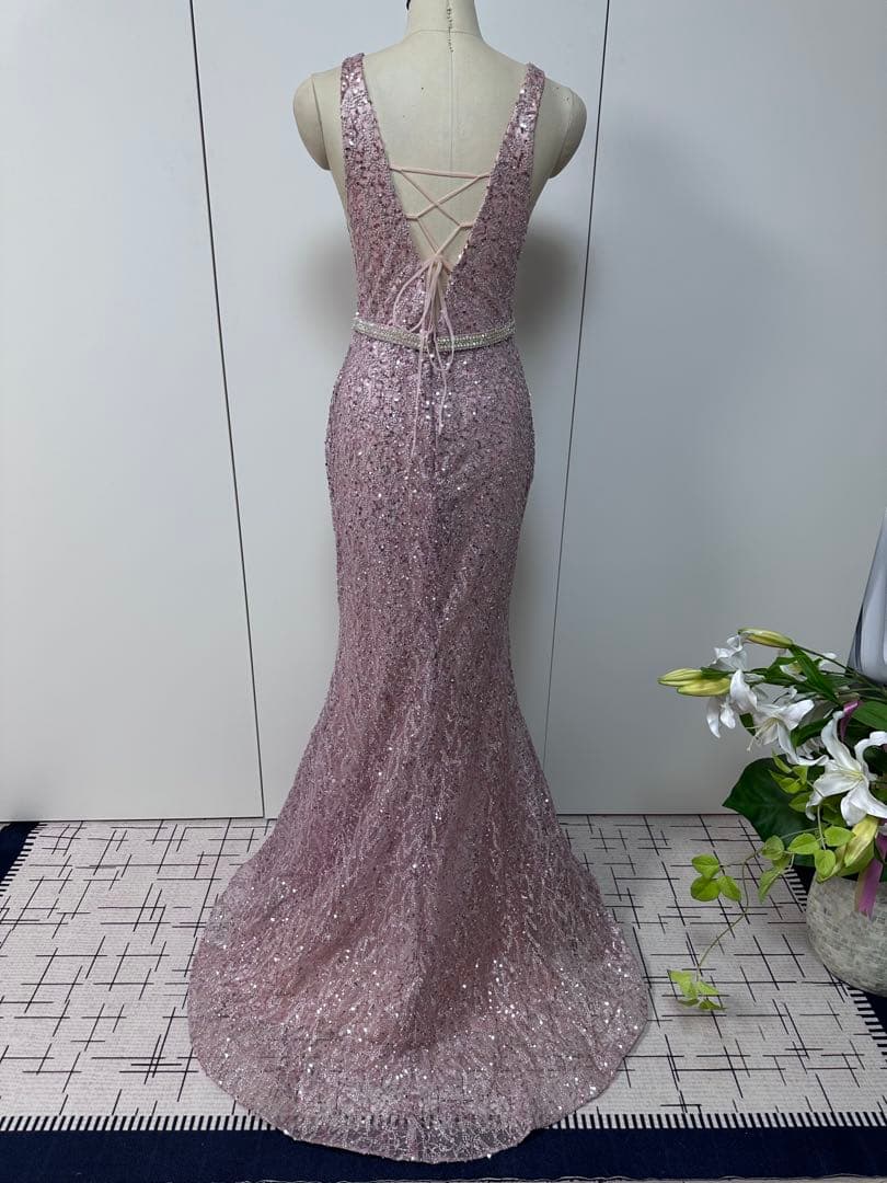 薄いピンク Vネック スパンコールドレス