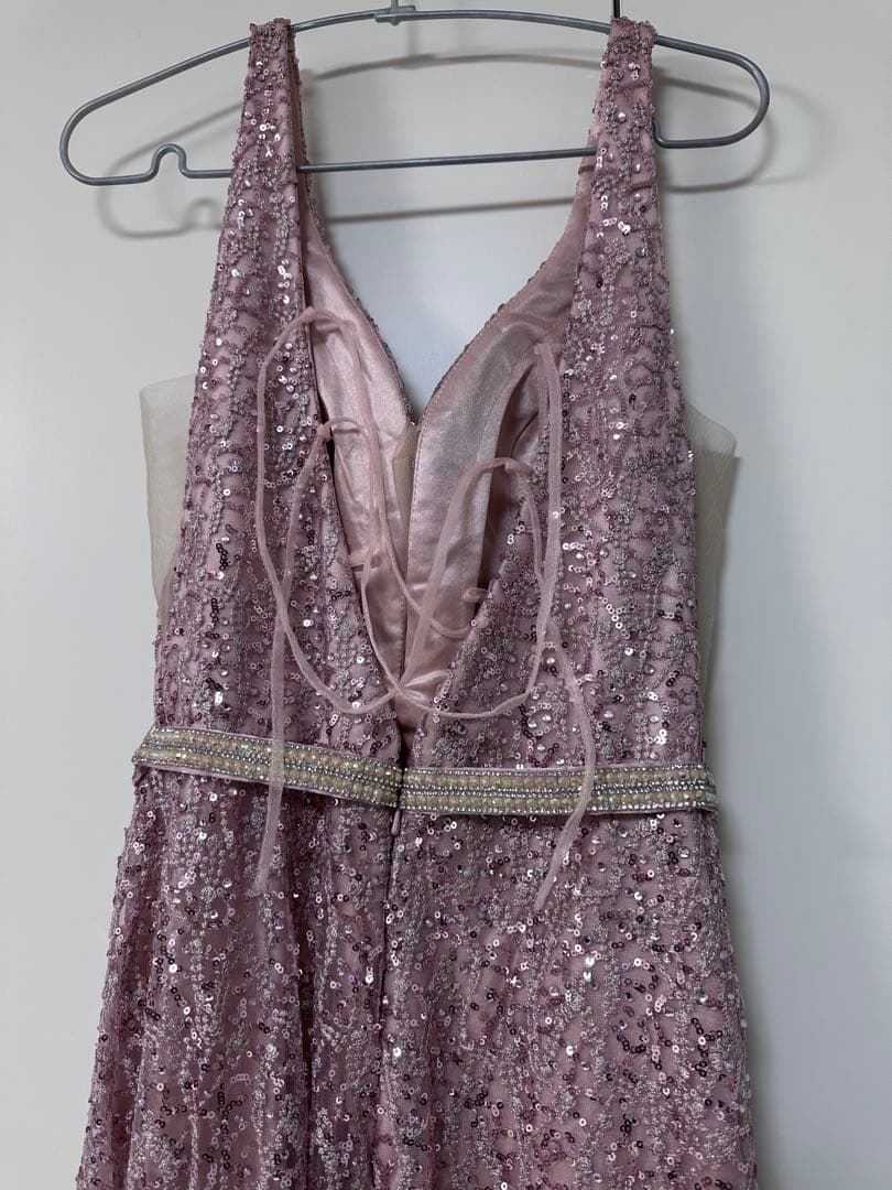 薄いピンク Vネック スパンコールドレス