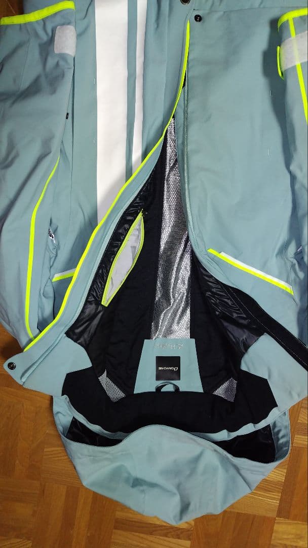 水色ジャケットと紫パンツのスキーウェアセット