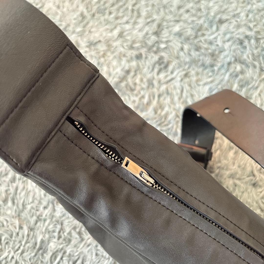 Cos レザープリーツベルトバッグ