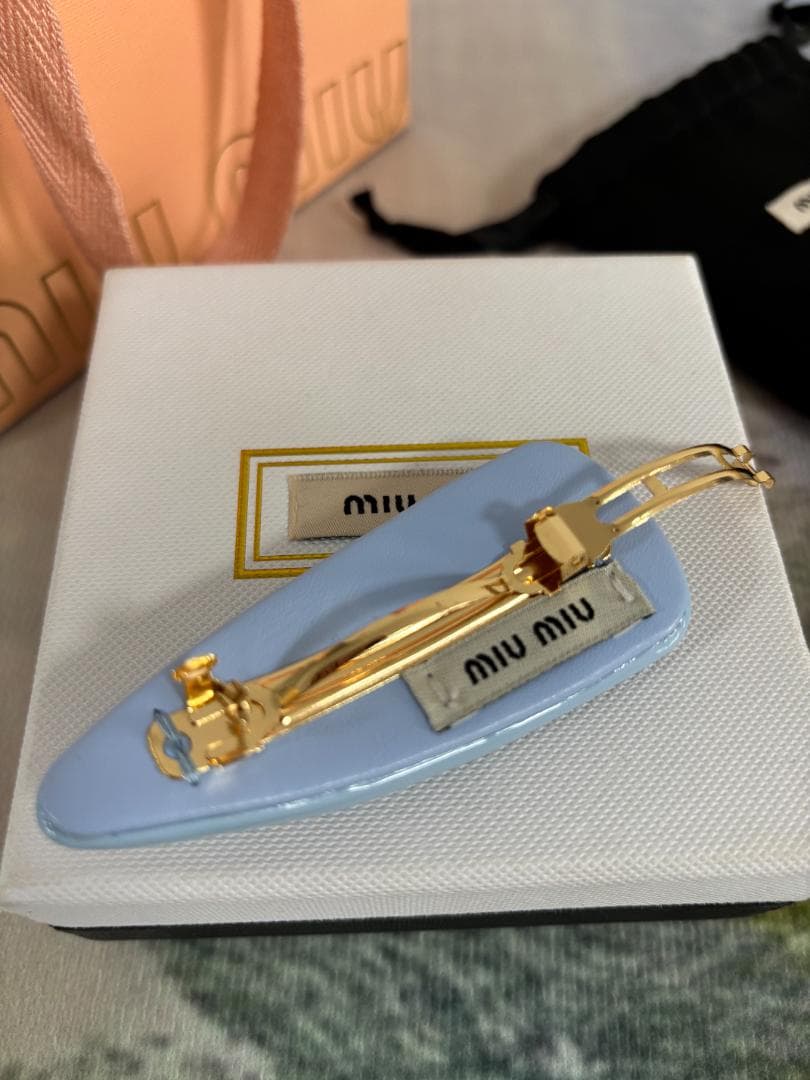 水色 miu miu ヘアクリップ