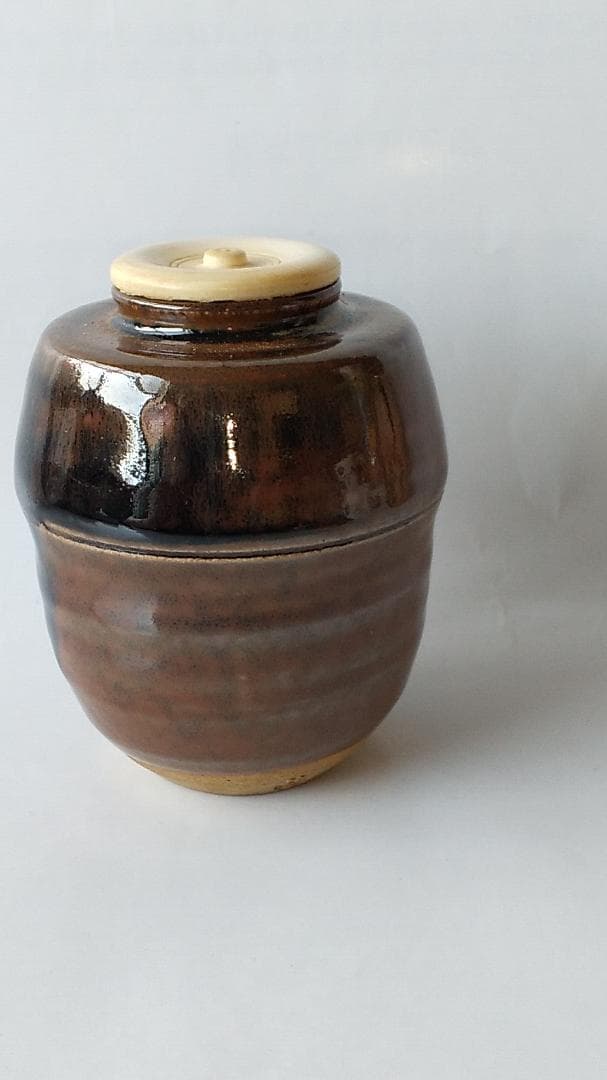 膳所焼 茶入 淡海ぜぜ 陽炎園 仕覆 桜金襴間道 茶道具 共箱 美品 です。