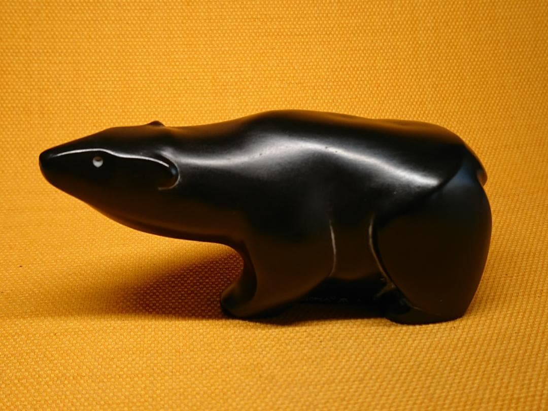 【美品】くま　石彫　彫像　カナダ　置物　インテリア　工芸品　美術品　A1004