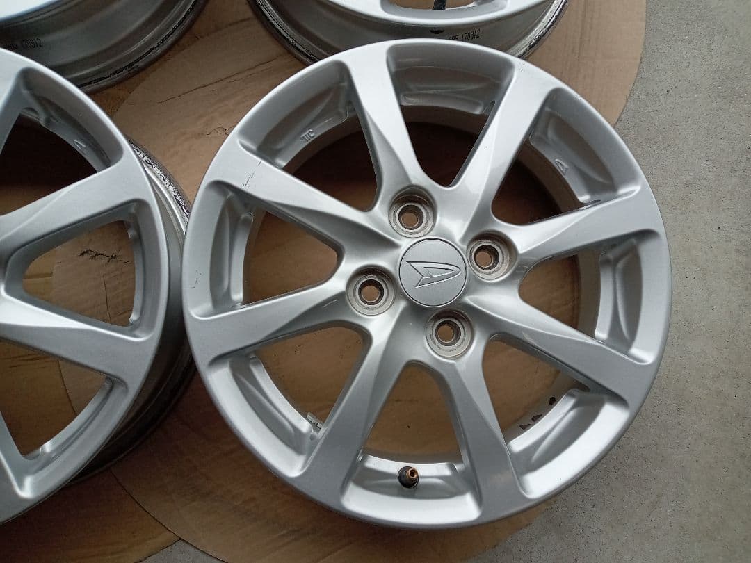 ダイハツ純正１４インチホイール