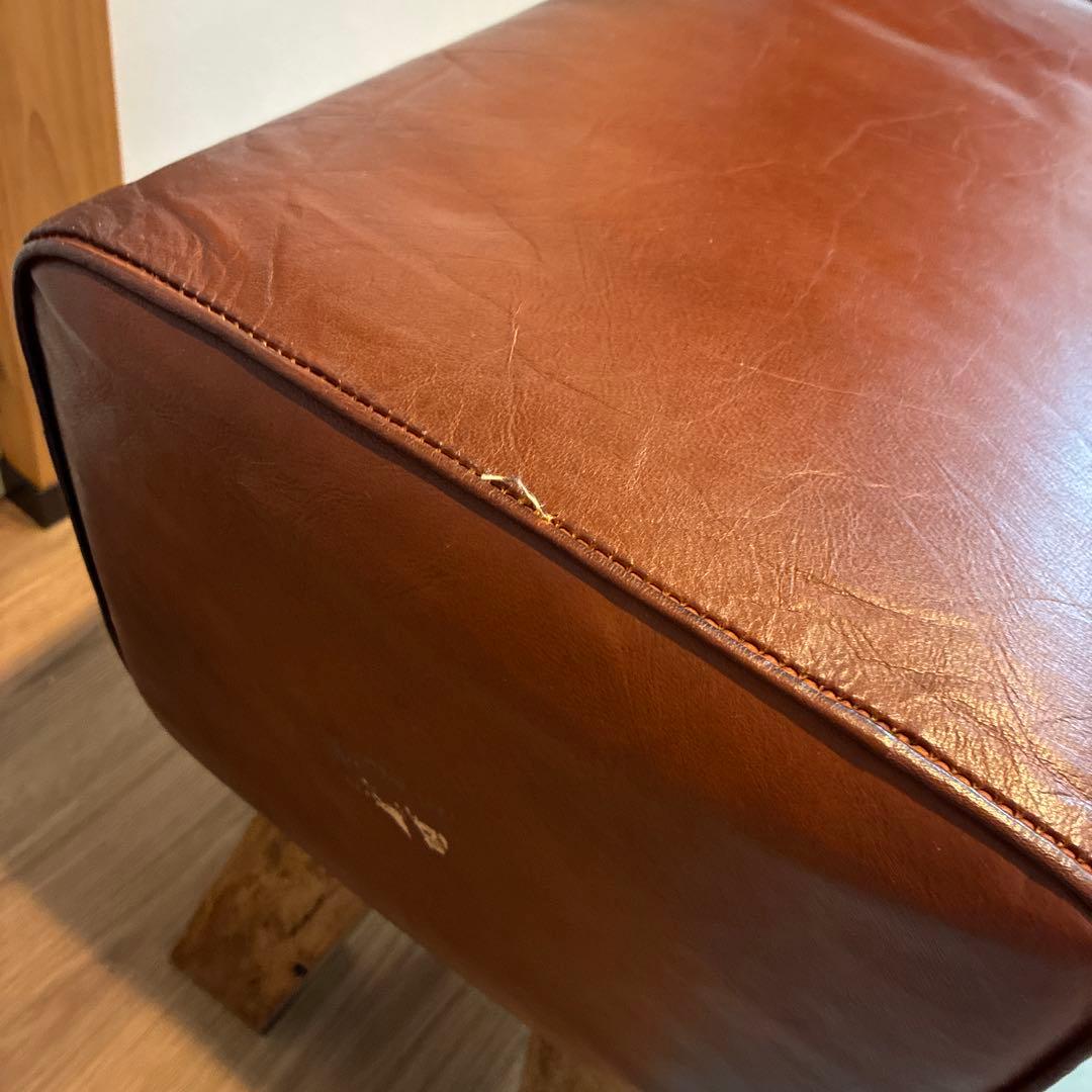 ブラウンレザーオットマン