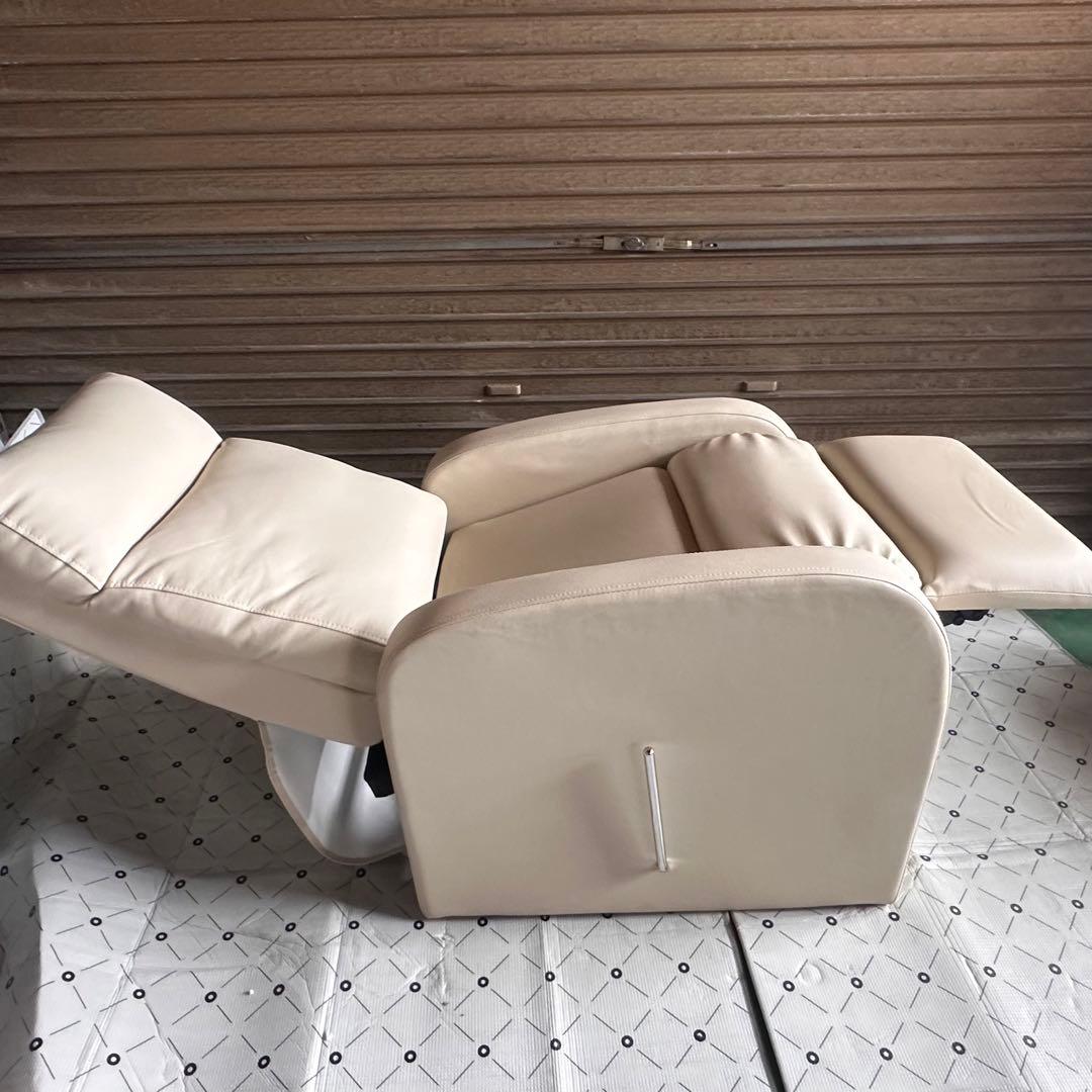 リクライニングチェア　マツエク　ネイル　エステ