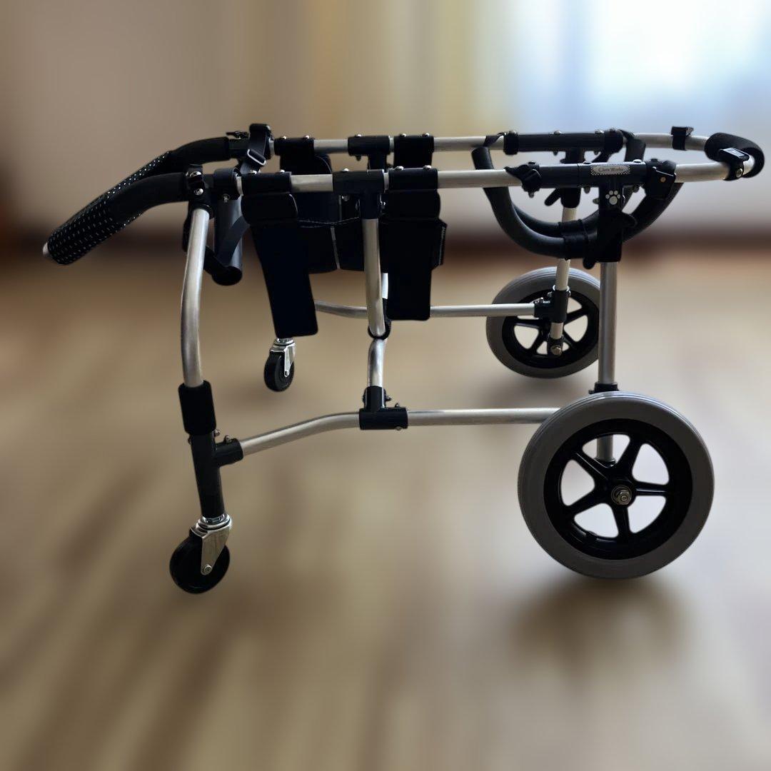 犬用車いす 中型犬用　クララワークス　高さ調整可能