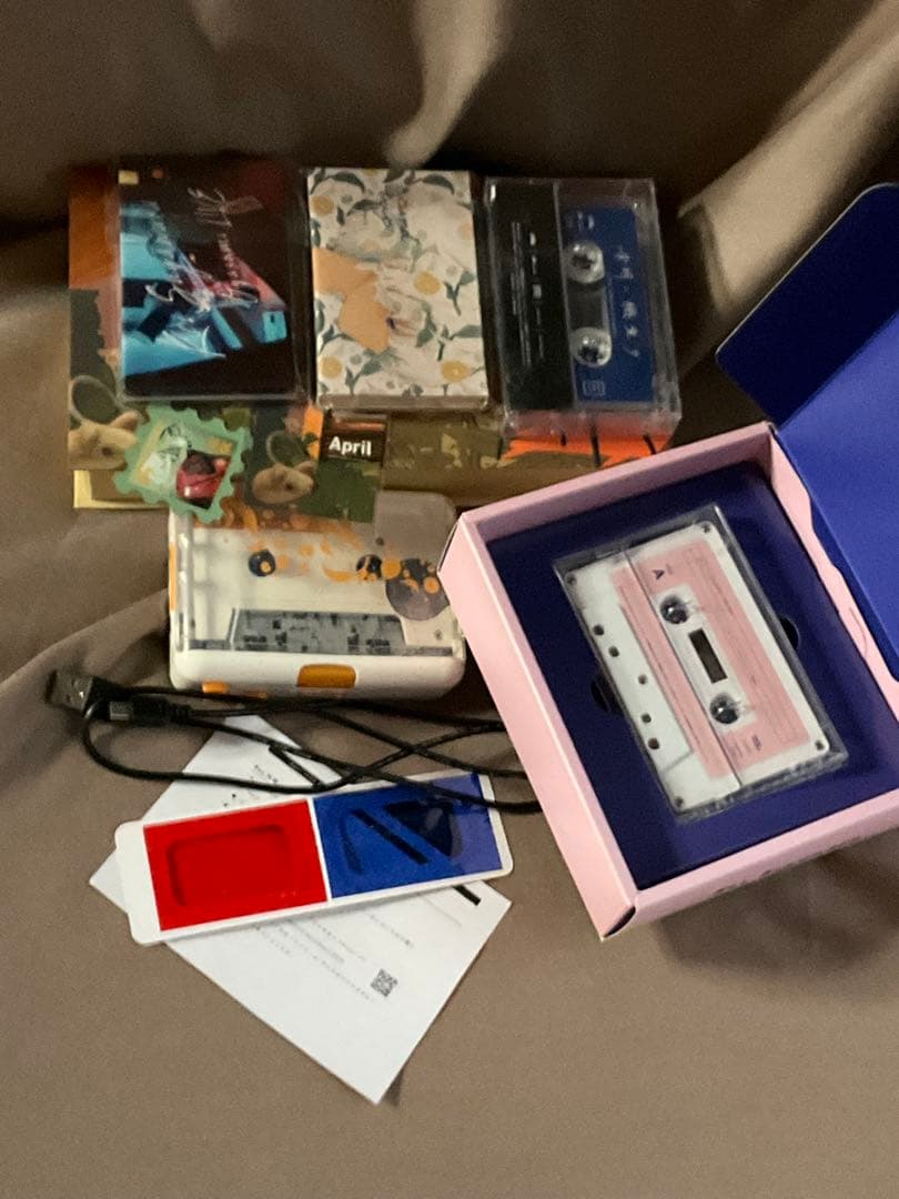 菅原圭さん　カセットプレーヤーとカセットテープセット