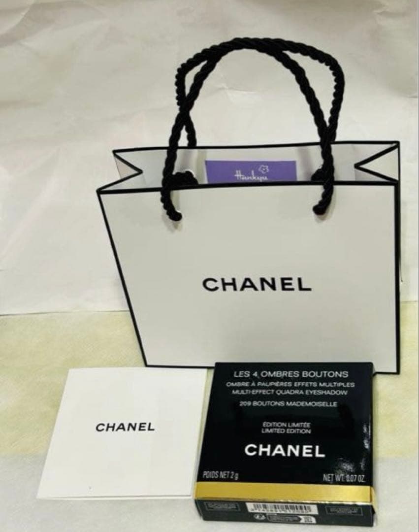シャネル　キャトル オンブル209ブトン　マドモアゼル　新品未使用　ショッパー