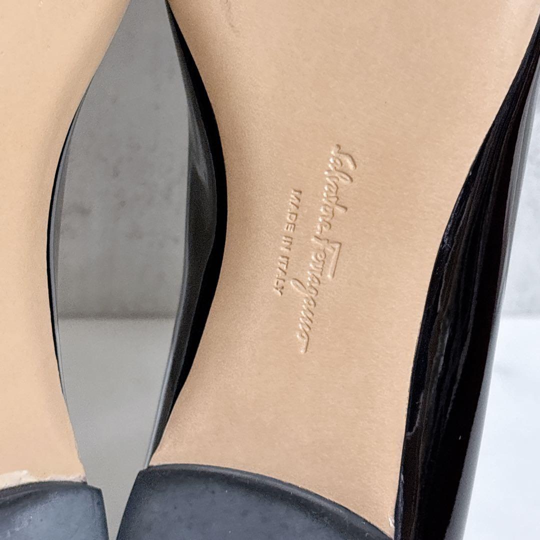 極美品 フェラガモ ヴァリナ バレエシューズ ヴァラ リボン エナメル ブラック