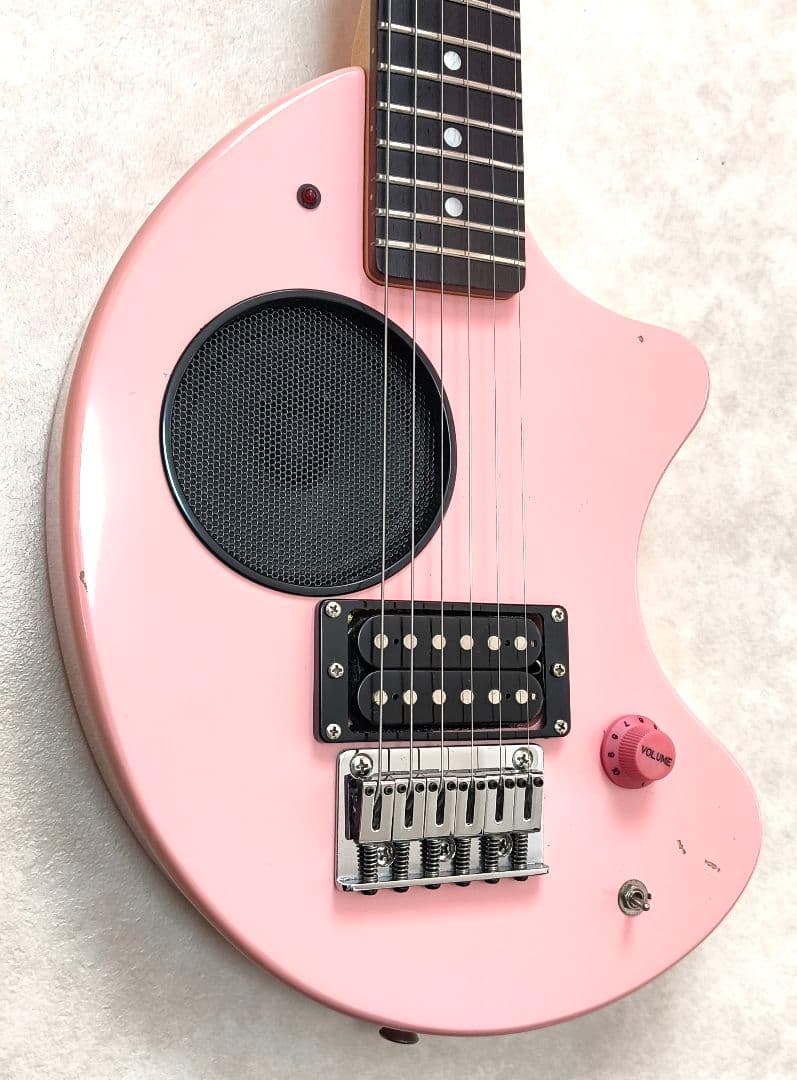 【美品】ZO-3 ピンク アンプ内蔵ミニギター 専用ケース付 ぞーさん