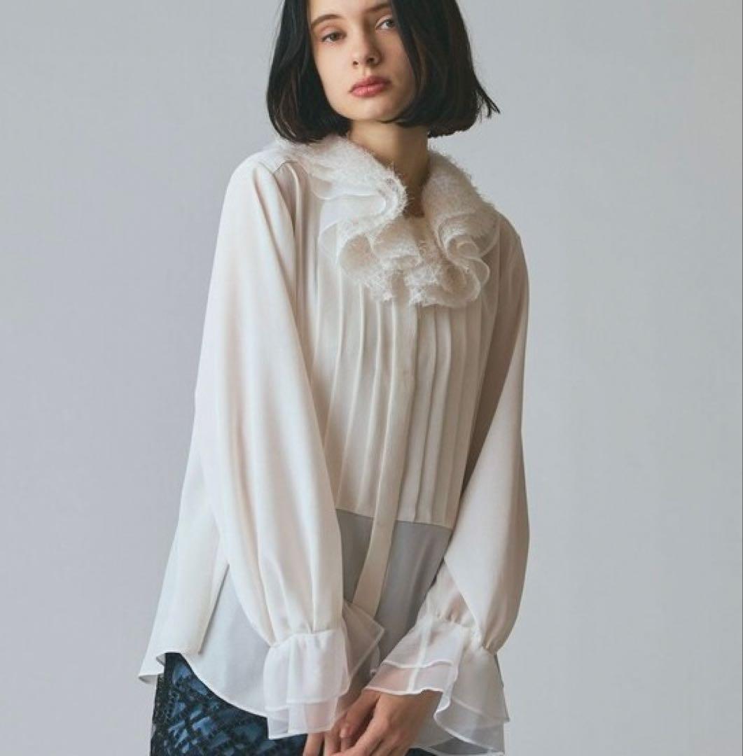 【ほぼ新品】グレースコンチネンタル　グレースクラス　フェザーチュールブラウス