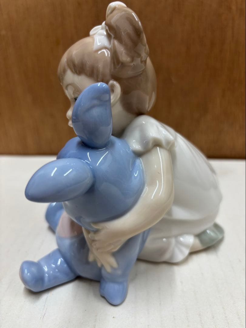 リアドロ (ナオ ) 大好きな女の子とウサギ