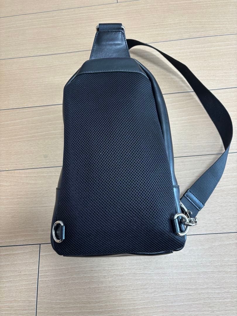 (only)COACH コーチ レザー　クロスボディバッグ