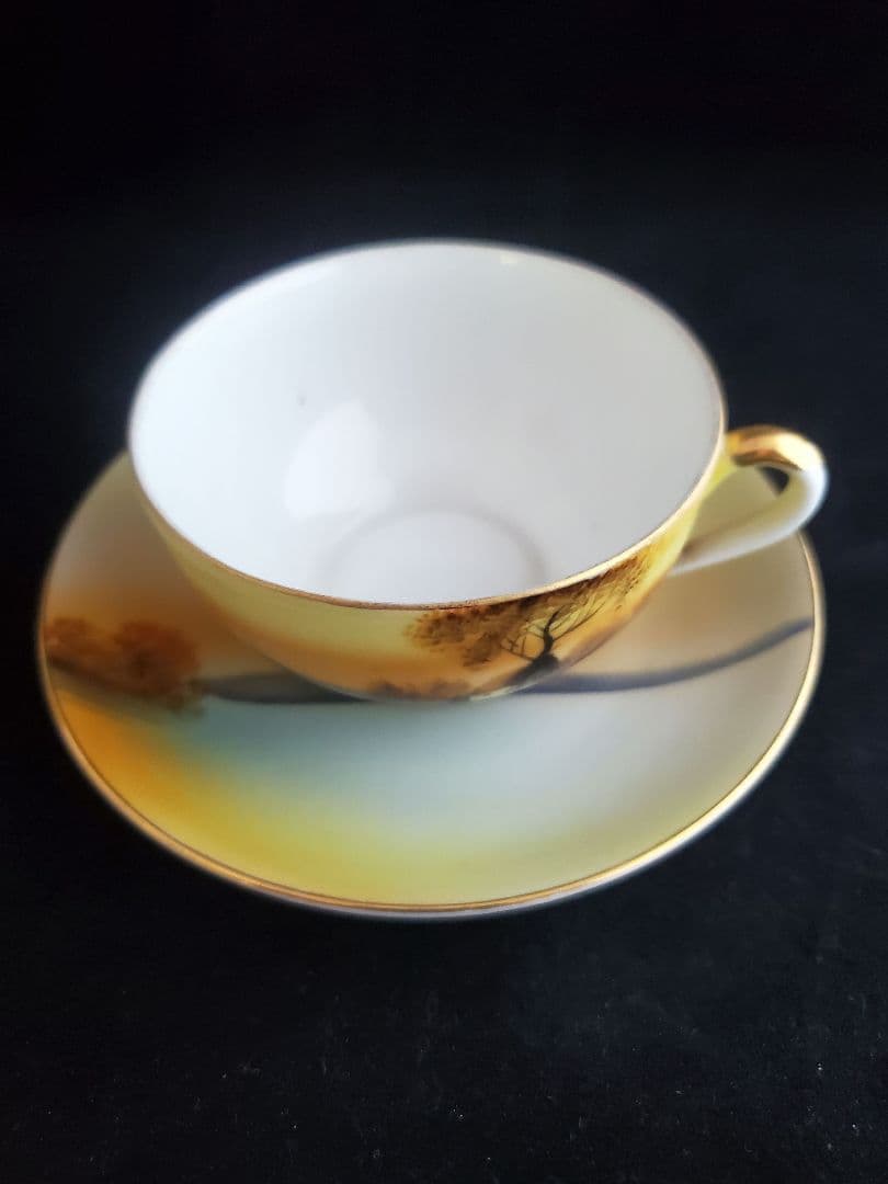 オールドノリタケのティーカップ＆ソーサーと花瓶の２点セット