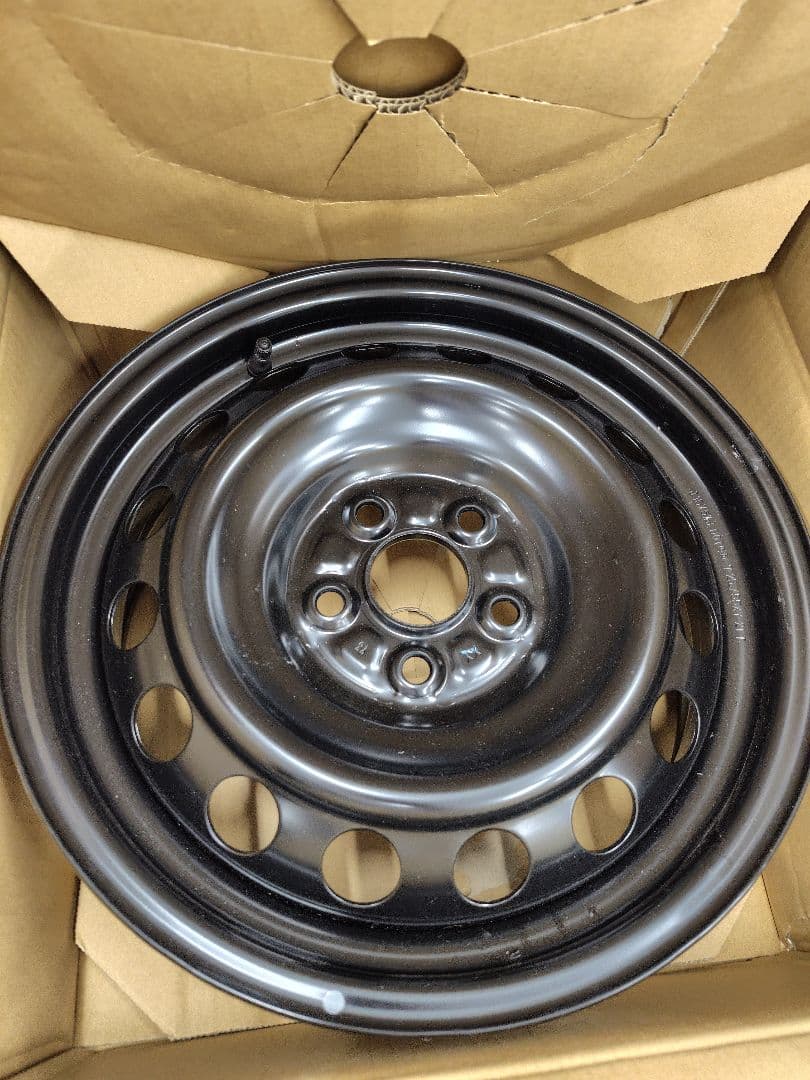 や*か様 トヨタ 15インチ スチールホイールとカバー2個