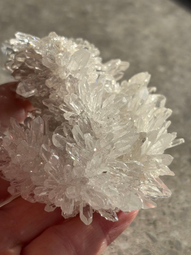 中国四川省産　本物　菊花水晶クラスター　193g 透明　光沢　天然石