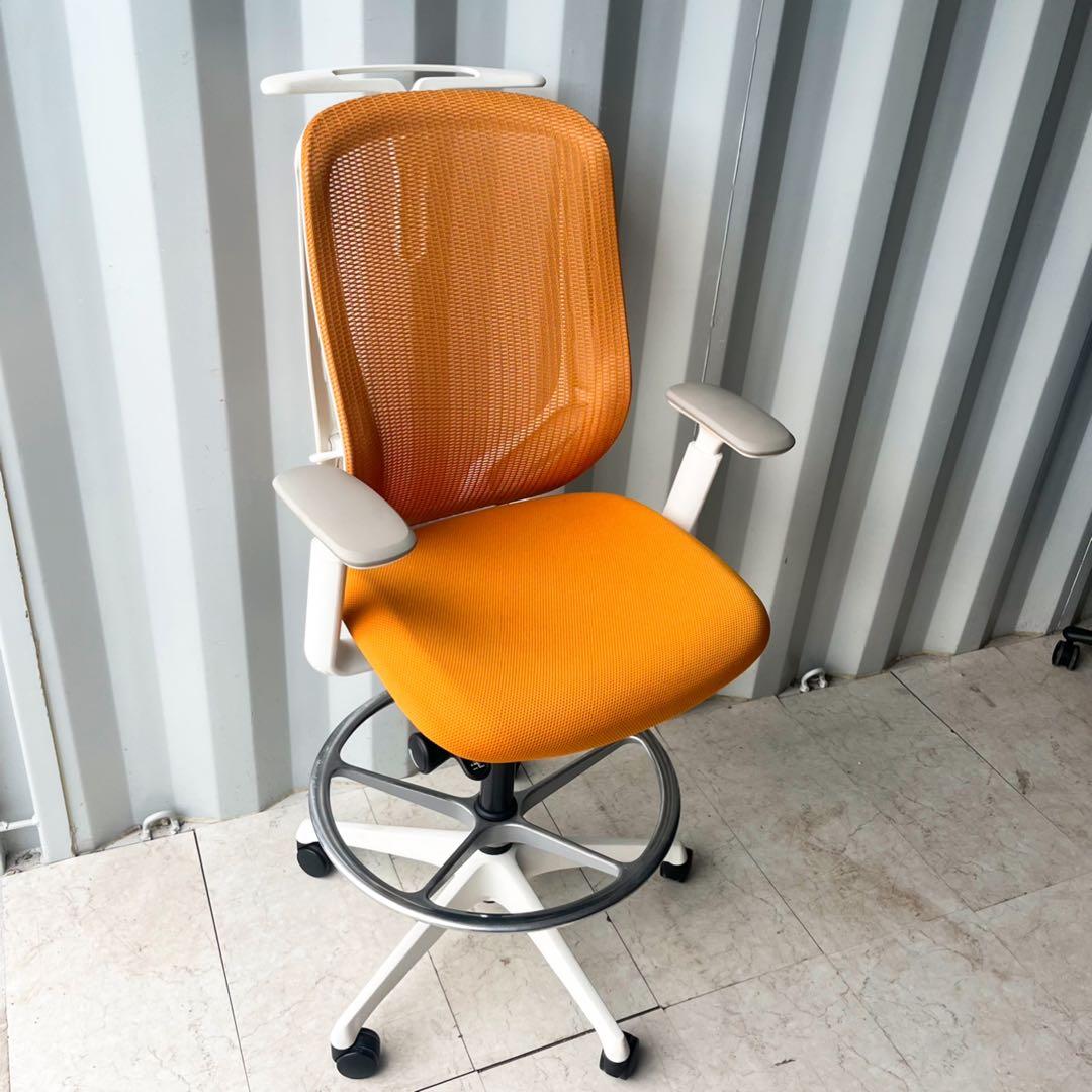 取付無料！オカムラ シルフィー オレンジメッシュ 可動肘掛付きハイチェア✨