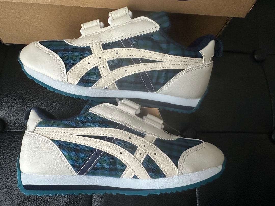 ファミリア familiar スニーカー アシックス asics 18.5 新品