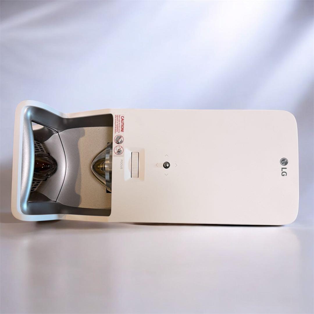 LG Cine Beam超単焦点プロジェクター