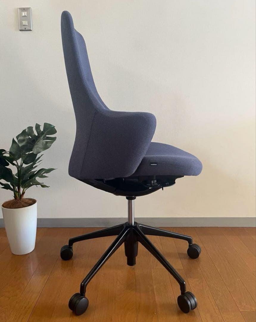 オカムラ　ライブスワークチェア　17.9万　2023年製　okamura モダン