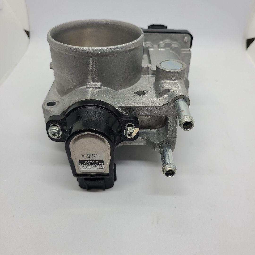中*二様 トヨタ スロットルボディ リビルト 22030-46250