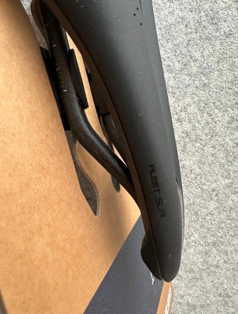 『新品未使用』GIANT FLEET SLR ジャイアント　カーボン製　サドル