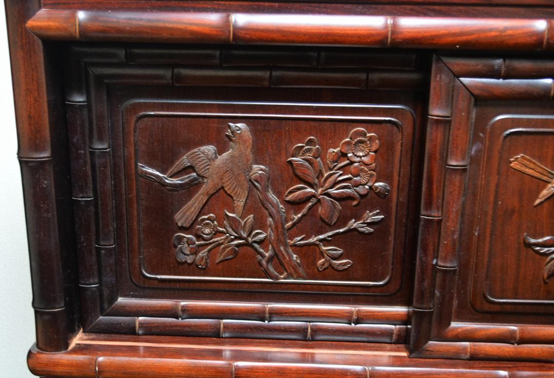 アンティーク　唐木 紫檀 無垢 花鳥 細密彫刻 開戸 引出 飾棚 150㎝