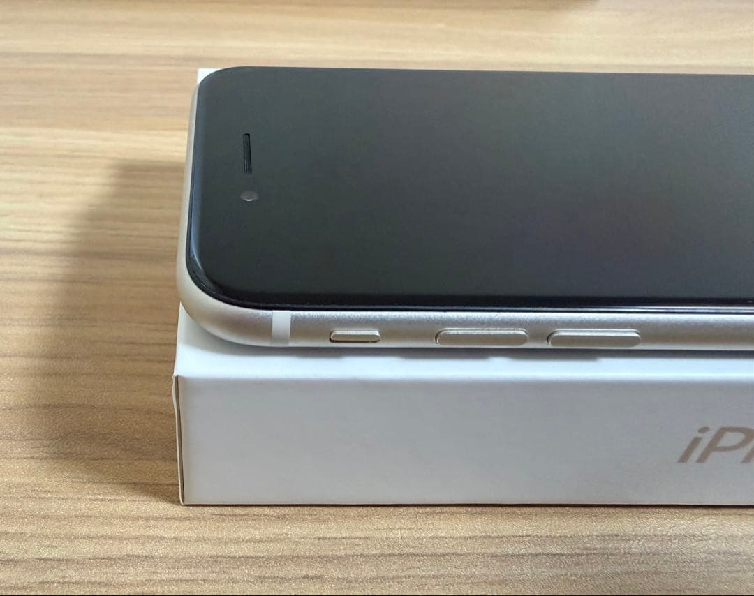 【美品】iPhone SE（第3世代）128GB スターライト SIMフリー