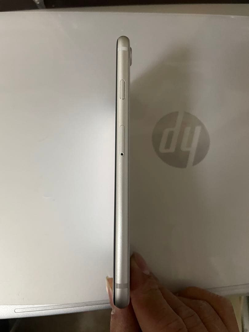 iPhone 8 シルバー 本体 匿名発送バッテリー最大容量80%