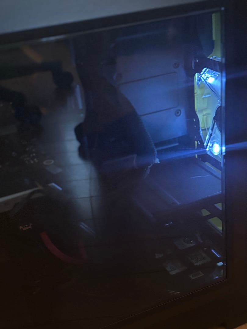 しょう ふわっと白光り！自作ゲーミングPC！8世代i7 グラボなし