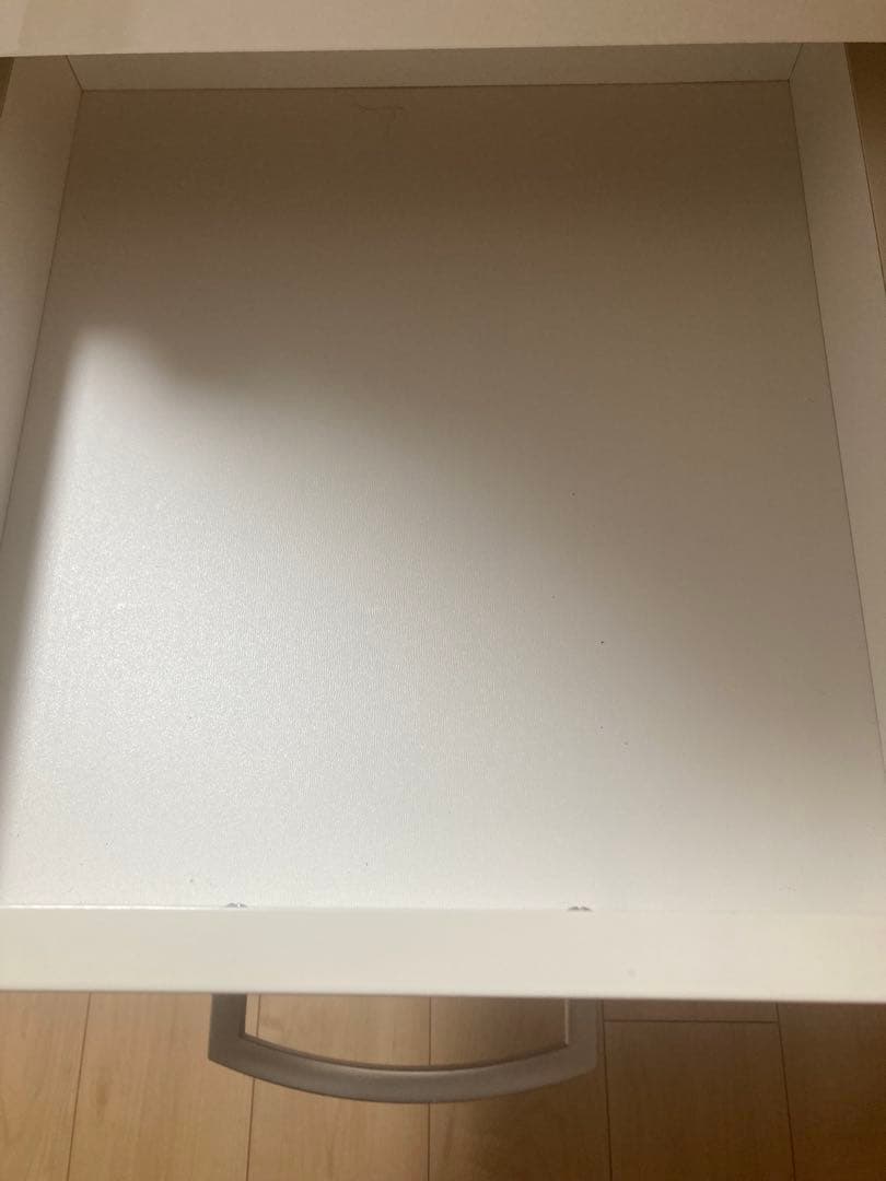 ニトリ　ホワイト食器棚 ガラス扉付き