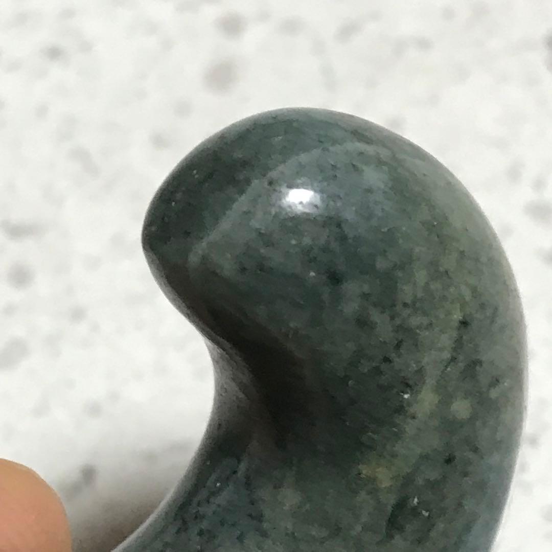 糸魚川産　青系　翡翠　ヒスイ　まがたま　勾玉
