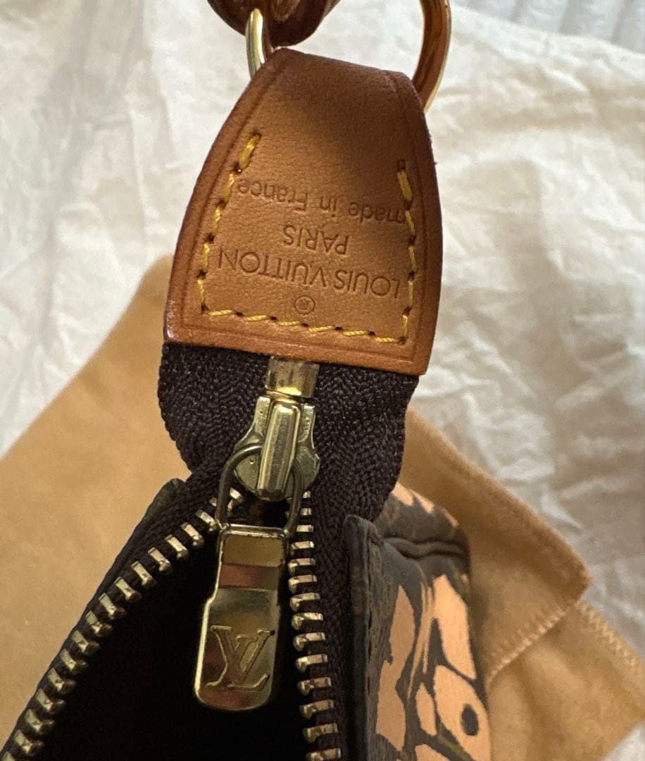 ルイヴィトンLouis Vuittonモノグラムアクセソワール グラフィティー