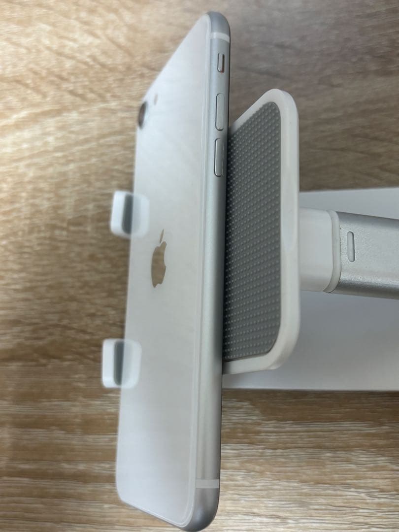 iPhone SE第2世代128GB バッテリー100% 美品 SIMフリー