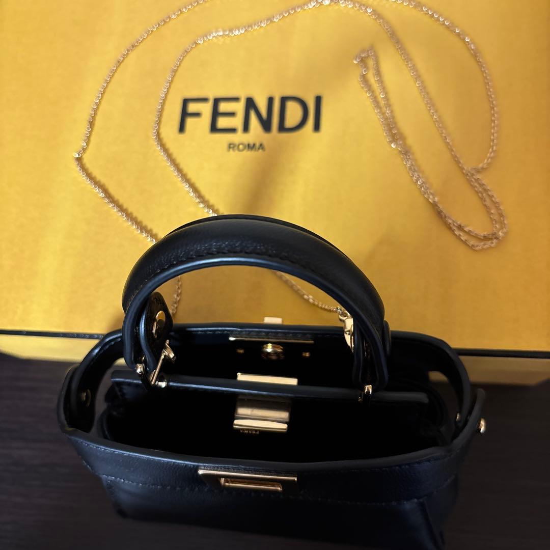 FENDIナノピーカブー