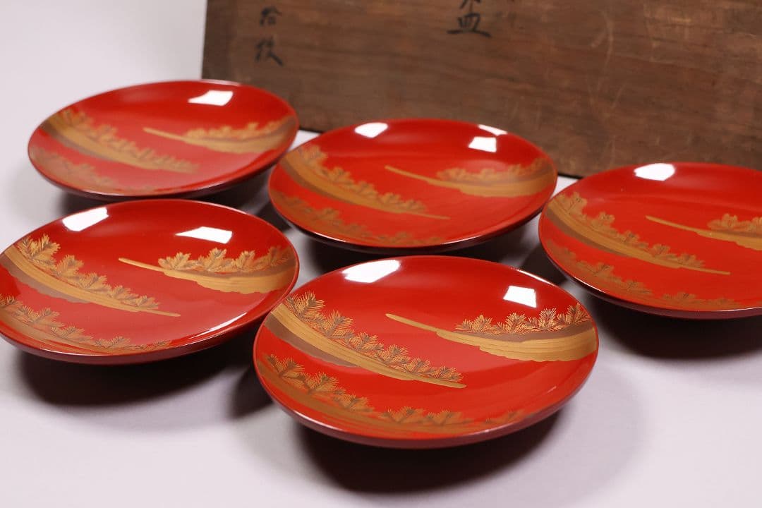 【CM228】木製漆器 若松と梅 金蒔絵 朱塗 引盃 五客 天然木 盃 杯 懐石