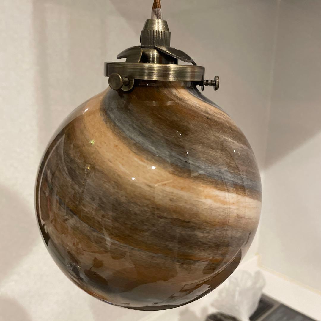 ペンダントライト 球形 ストライプ模様 ガラス製