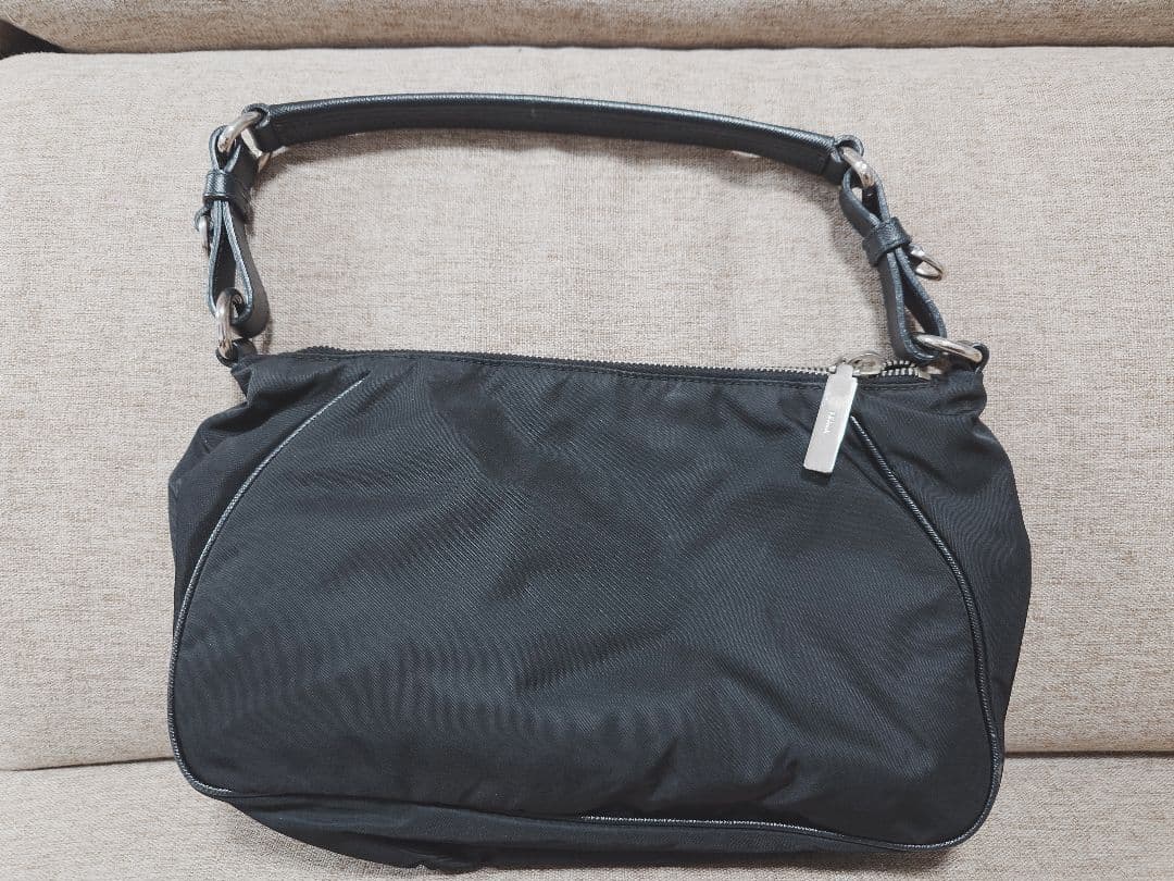 PRADA プラダ　ショルダーバッグ　三角プレート　 ビンテージ