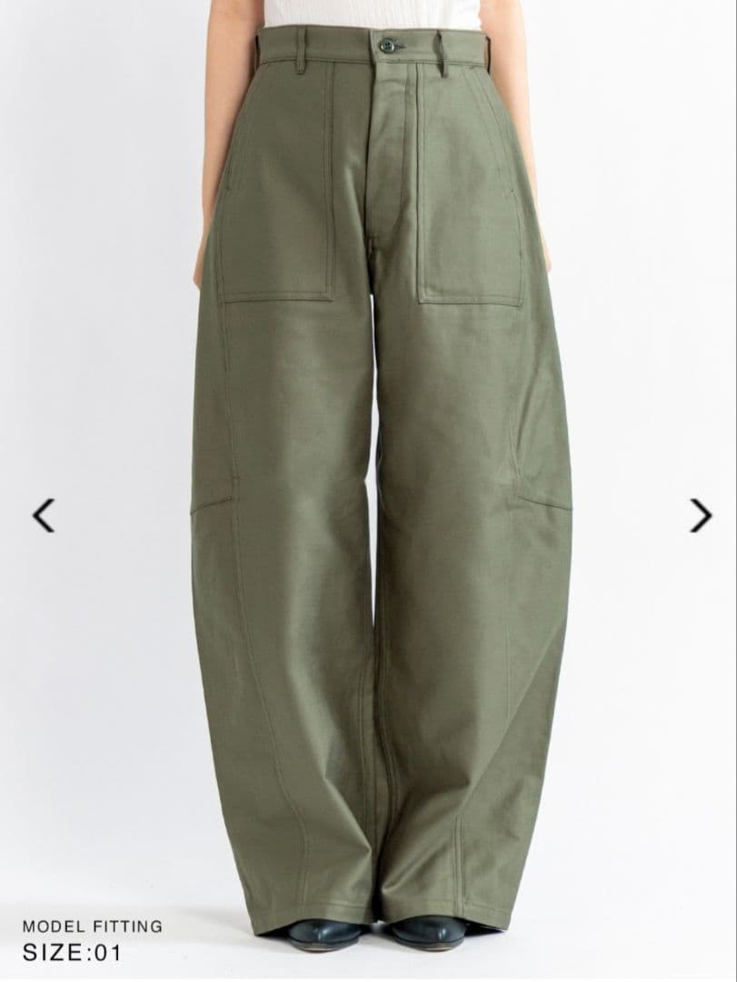 パンツ HYKE BACK SATIN BARREL-LEG PANTS