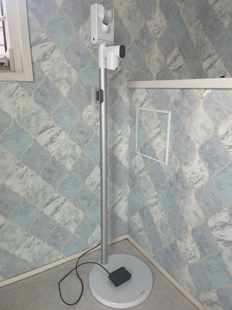 杉*村様 激安出品 Dyson V8 Fluffy 定価7万 ホームクリーニング